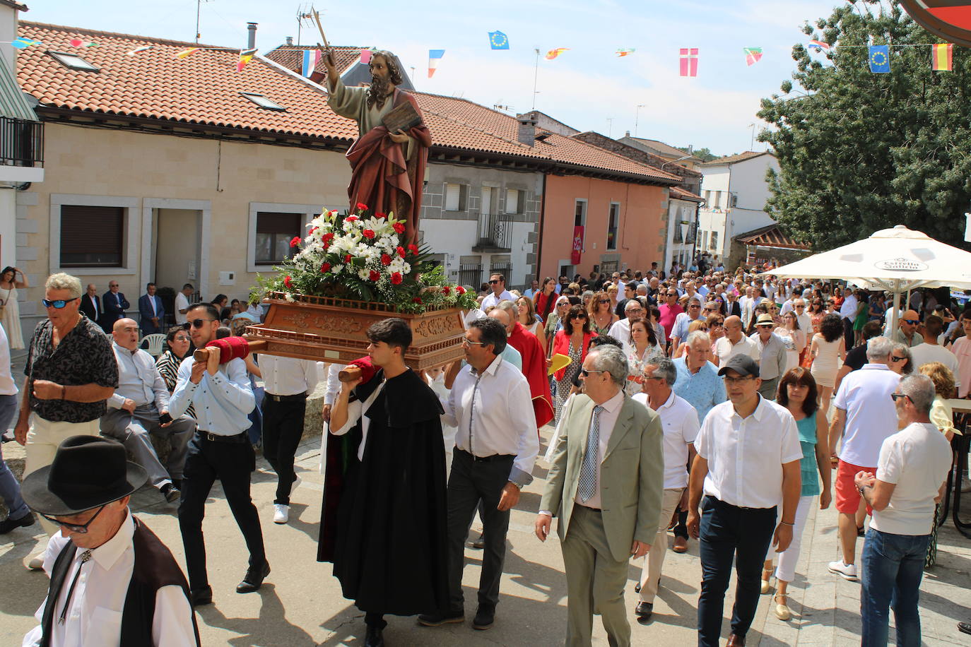 Los Santos acompaña a San Bartolo en el día grande de su fiesta