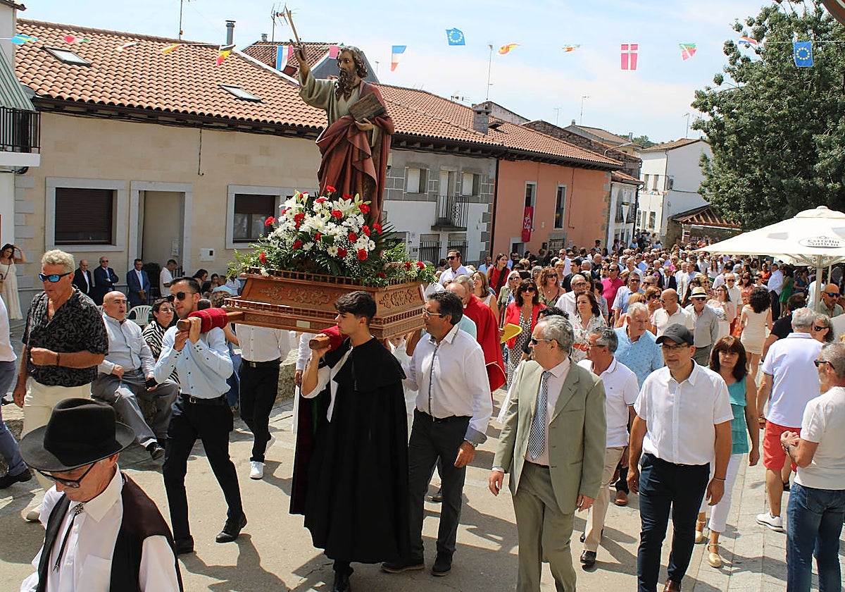 Los Santos acompaña a San Bartolo en el día grande de su fiesta