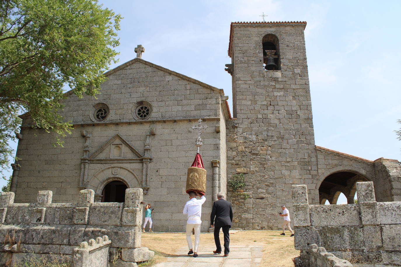 Los Santos acompaña a San Bartolo en el día grande de su fiesta