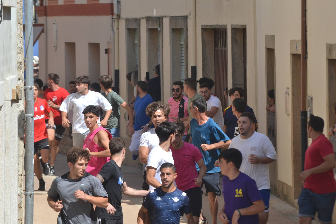 Lumbrales celebra un encierro vibrante