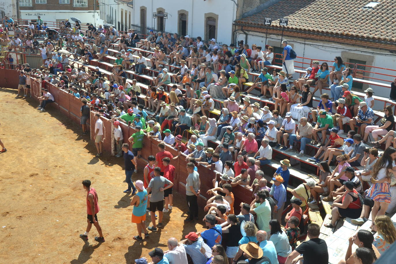 Lumbrales celebra un encierro vibrante