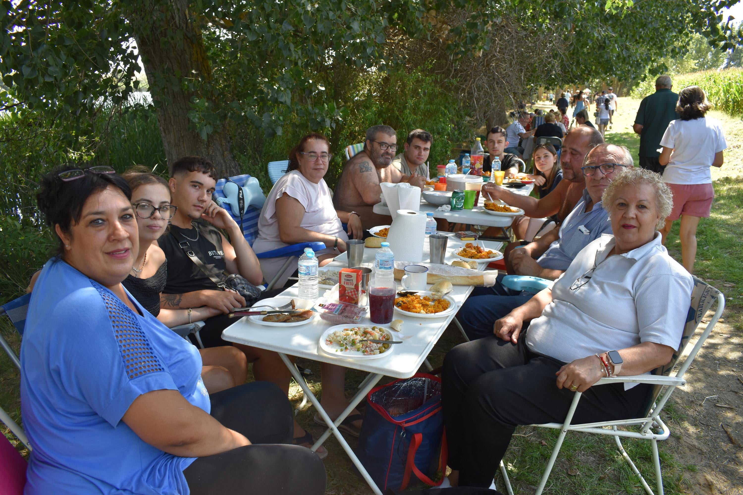 Villagonzalo de Tormes dice adiós a sus fiestas a la sombra de los árboles
