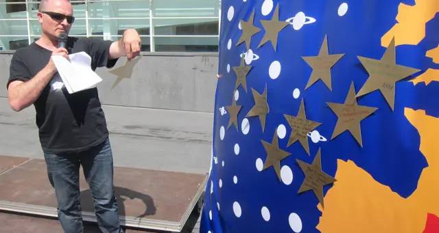 El actor Toni Albà, alter ego del Rey, apoya la campaña europea de ERC.