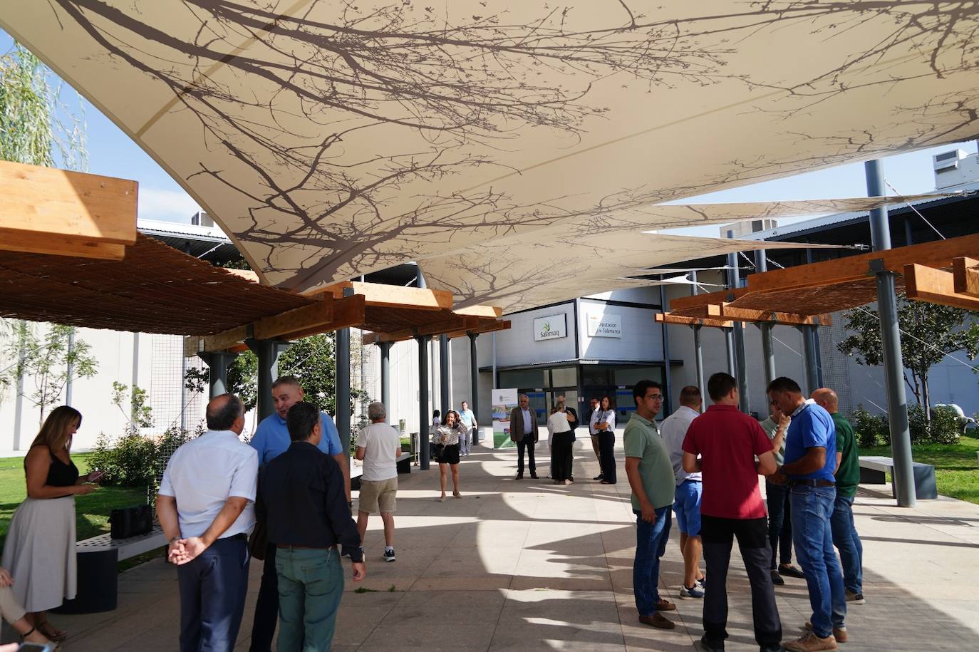 Imagen principal - Así es el nuevo bulevar del recinto ferial: «Será un referente nacional e internacional»