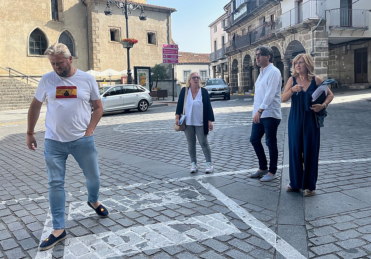 Jonathan Sánchez, Maite Crego, Luis Francisco Martín y Purificación Pozo, esta mañana en Béjar.