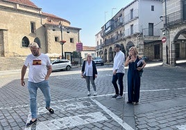 Jonathan Sánchez, Maite Crego, Luis Francisco Martín y Purificación Pozo, esta mañana en Béjar.