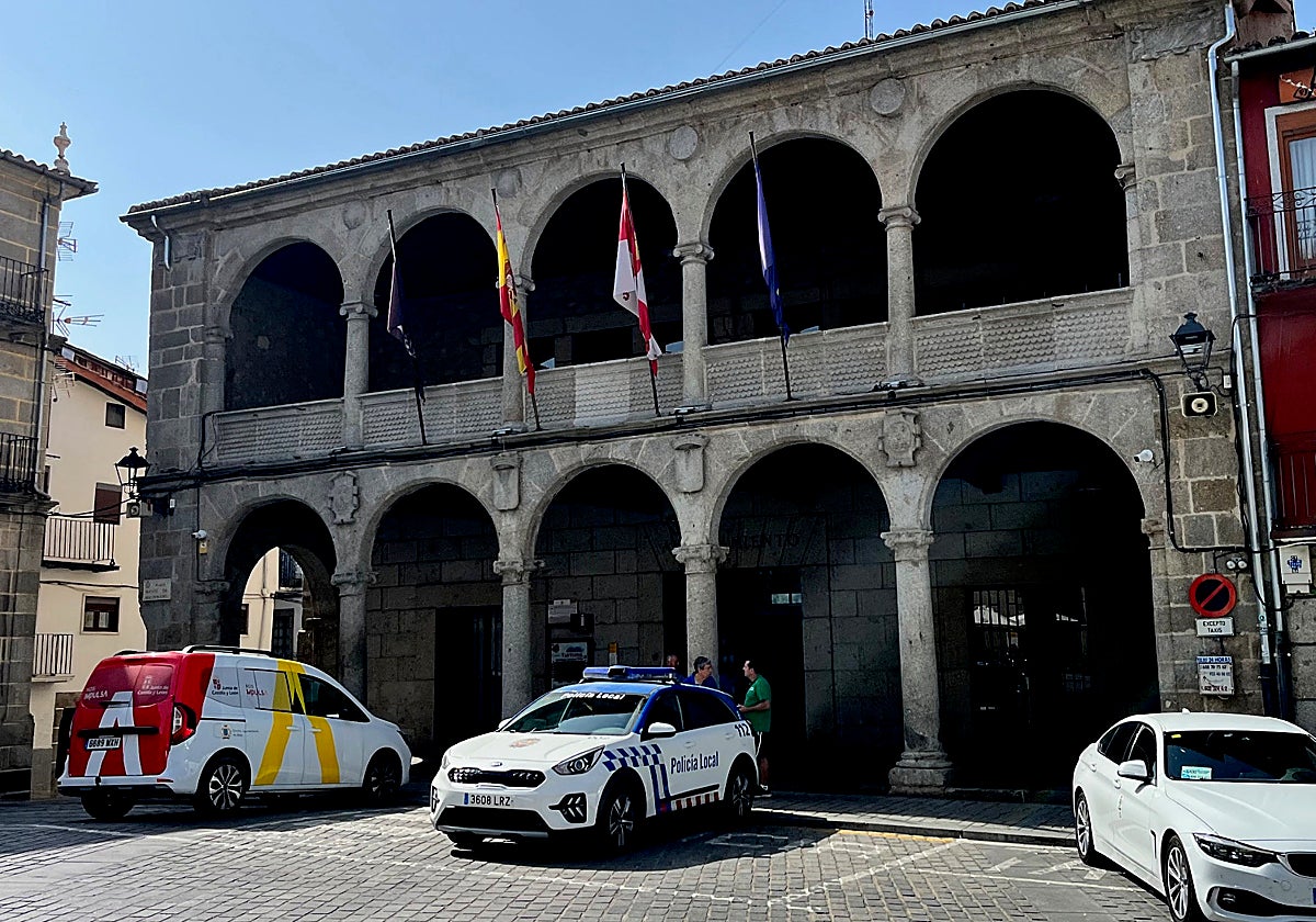 Imagen de la fachada del Ayuntamiento de Béjar, esta mañana de martes.