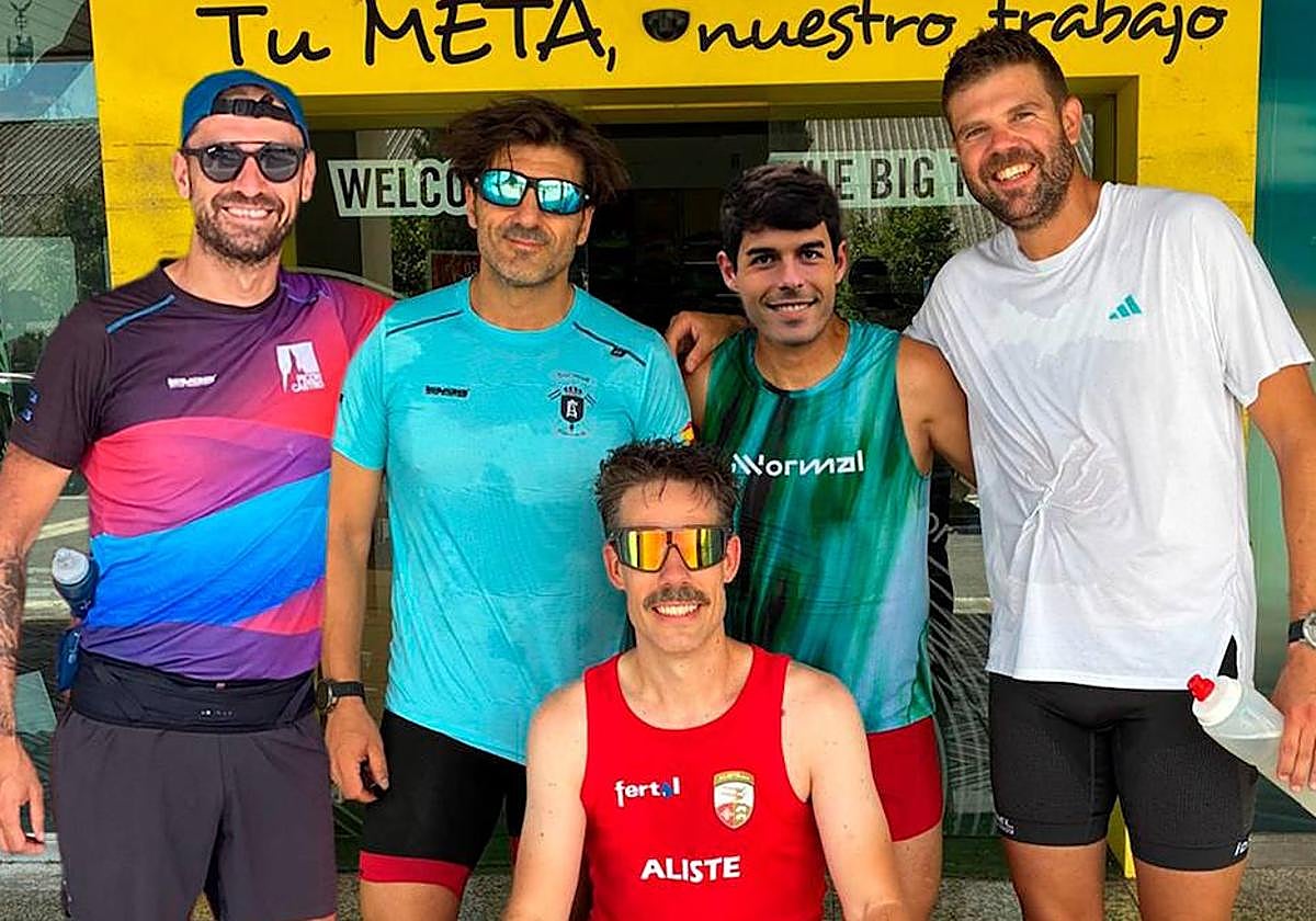 Jesús Barros -sentado- junto al resto de participantes en el reto.