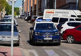 Una patrulla de la Policía Nacional patrulla por las calles de Garrido.