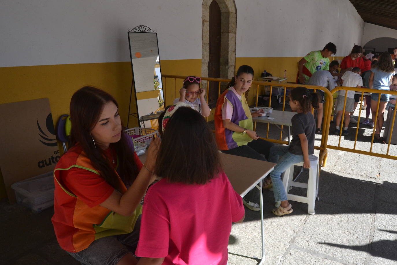 Los futuros espectadores se divierten en la Feria de Teatro