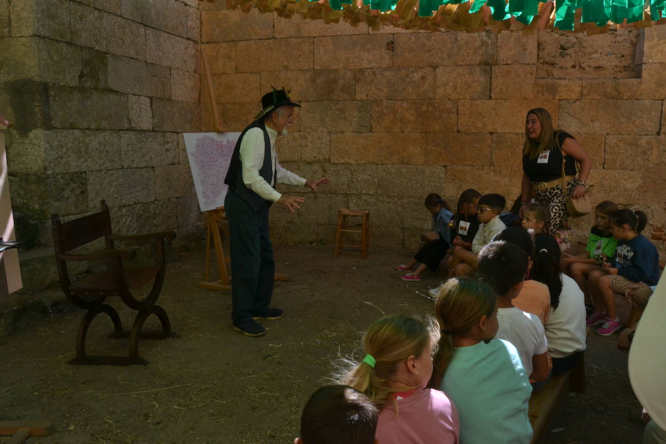Los futuros espectadores se divierten en la Feria de Teatro