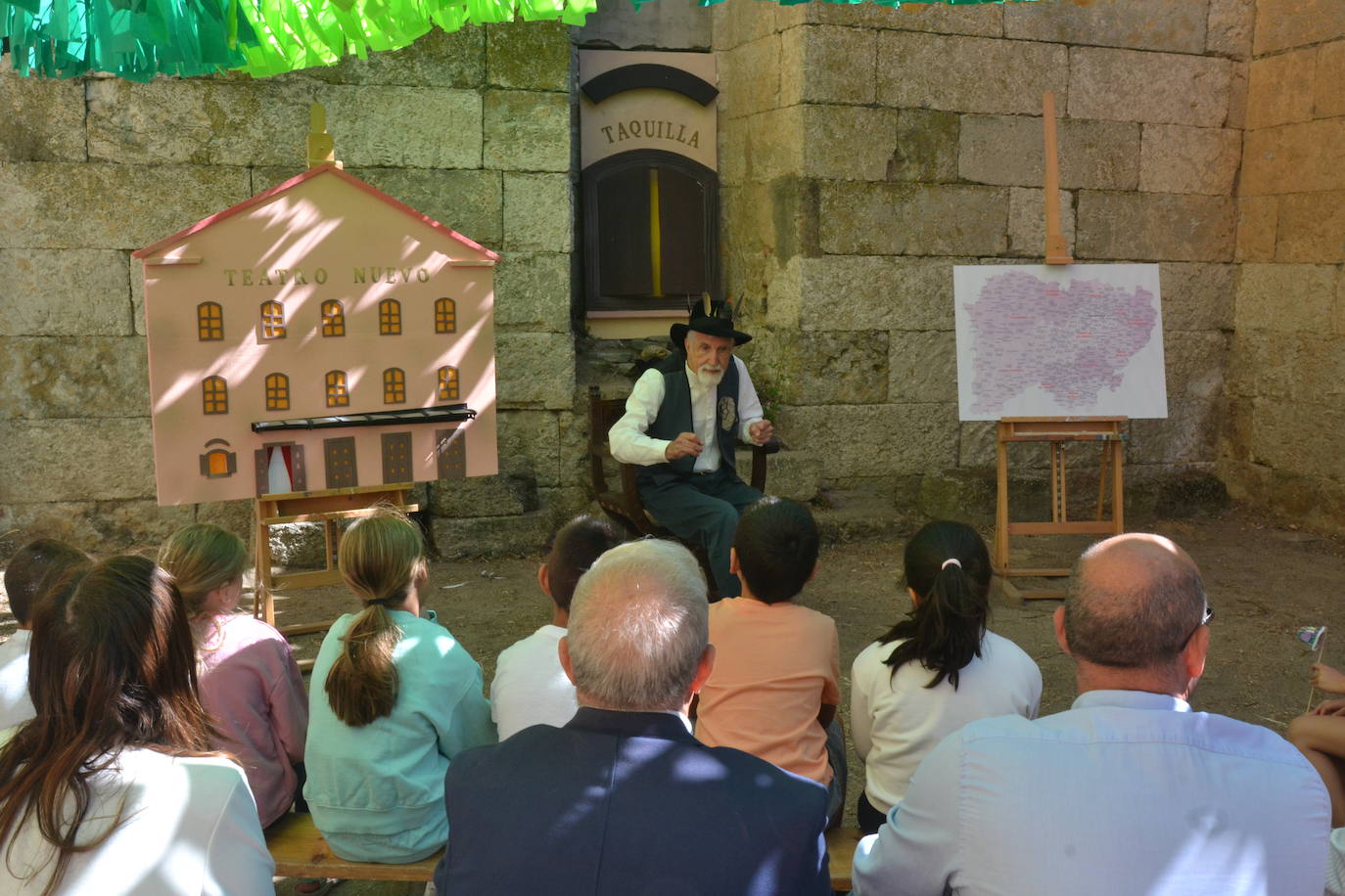 Los futuros espectadores se divierten en la Feria de Teatro