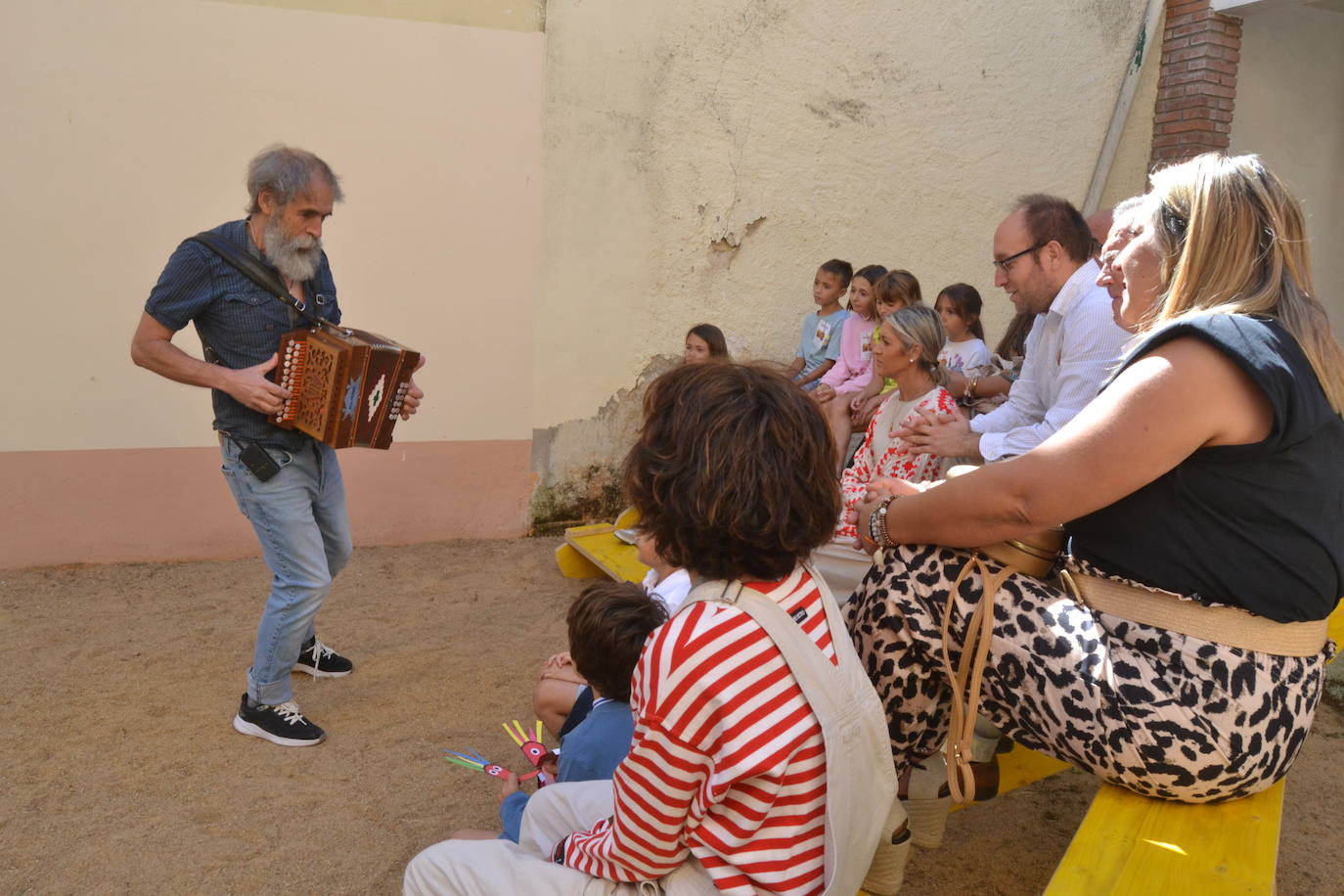 Los futuros espectadores se divierten en la Feria de Teatro