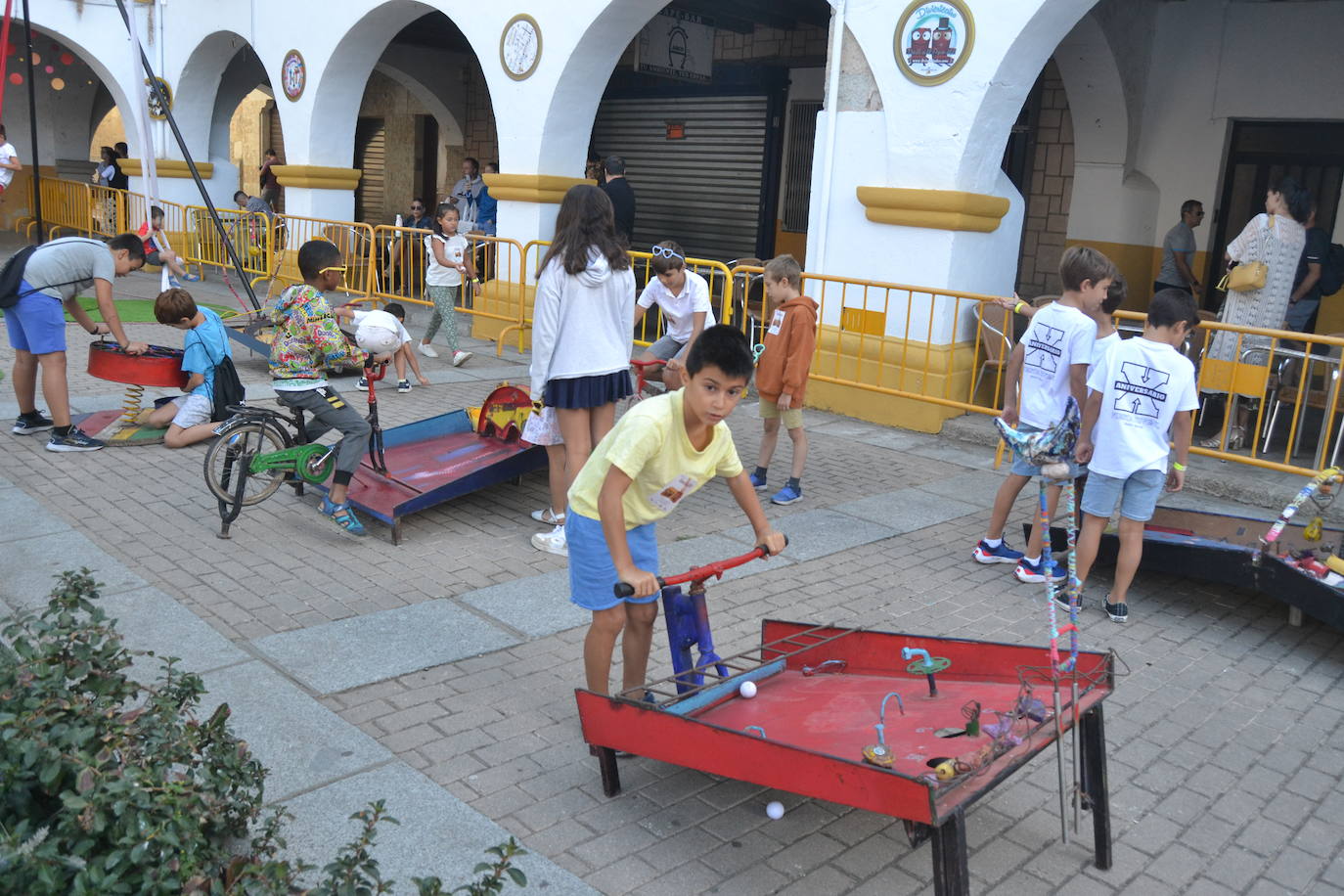 Los futuros espectadores se divierten en la Feria de Teatro