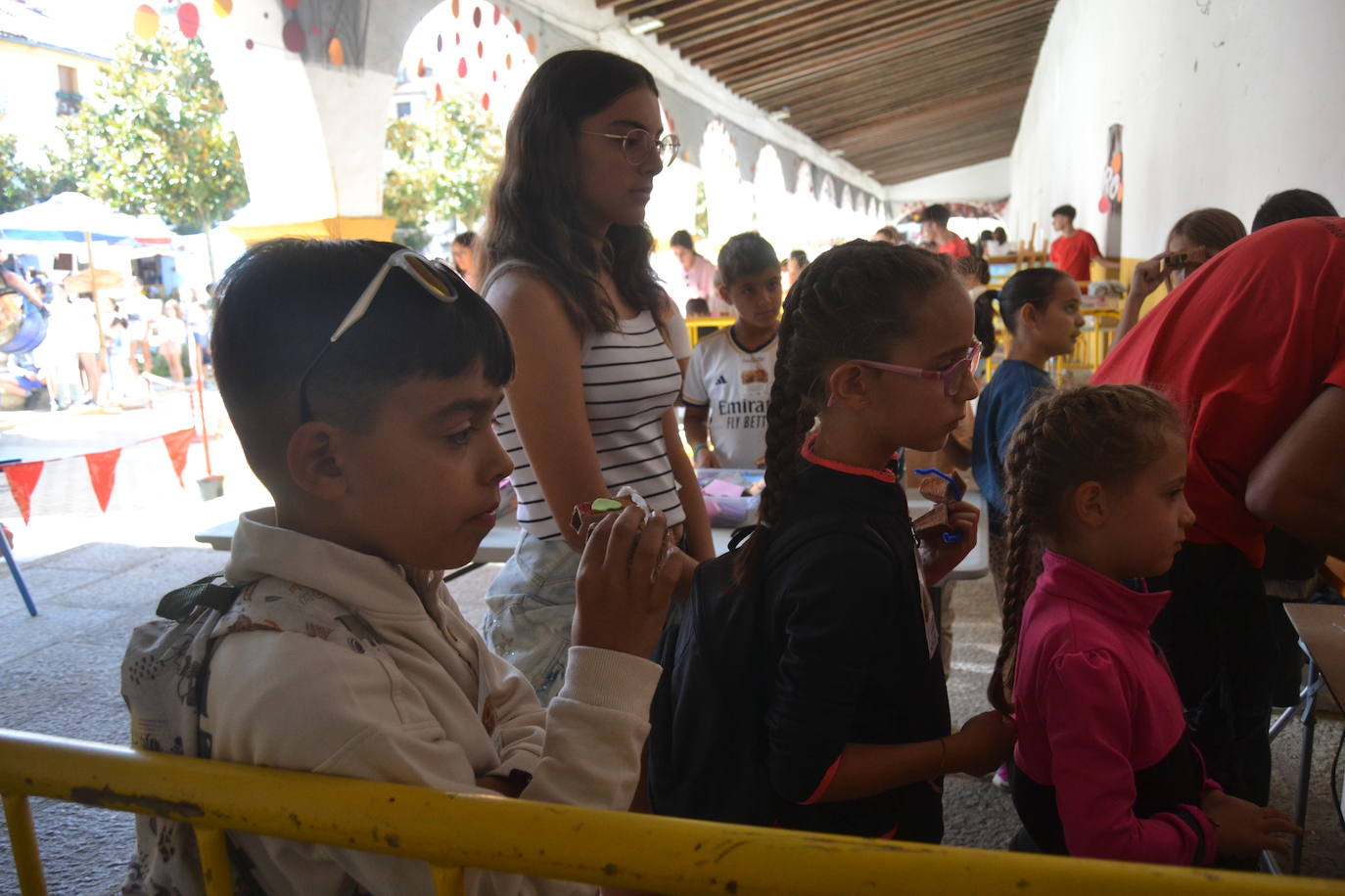 Los futuros espectadores se divierten en la Feria de Teatro