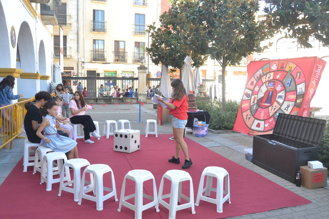 Los futuros espectadores se divierten en la Feria de Teatro