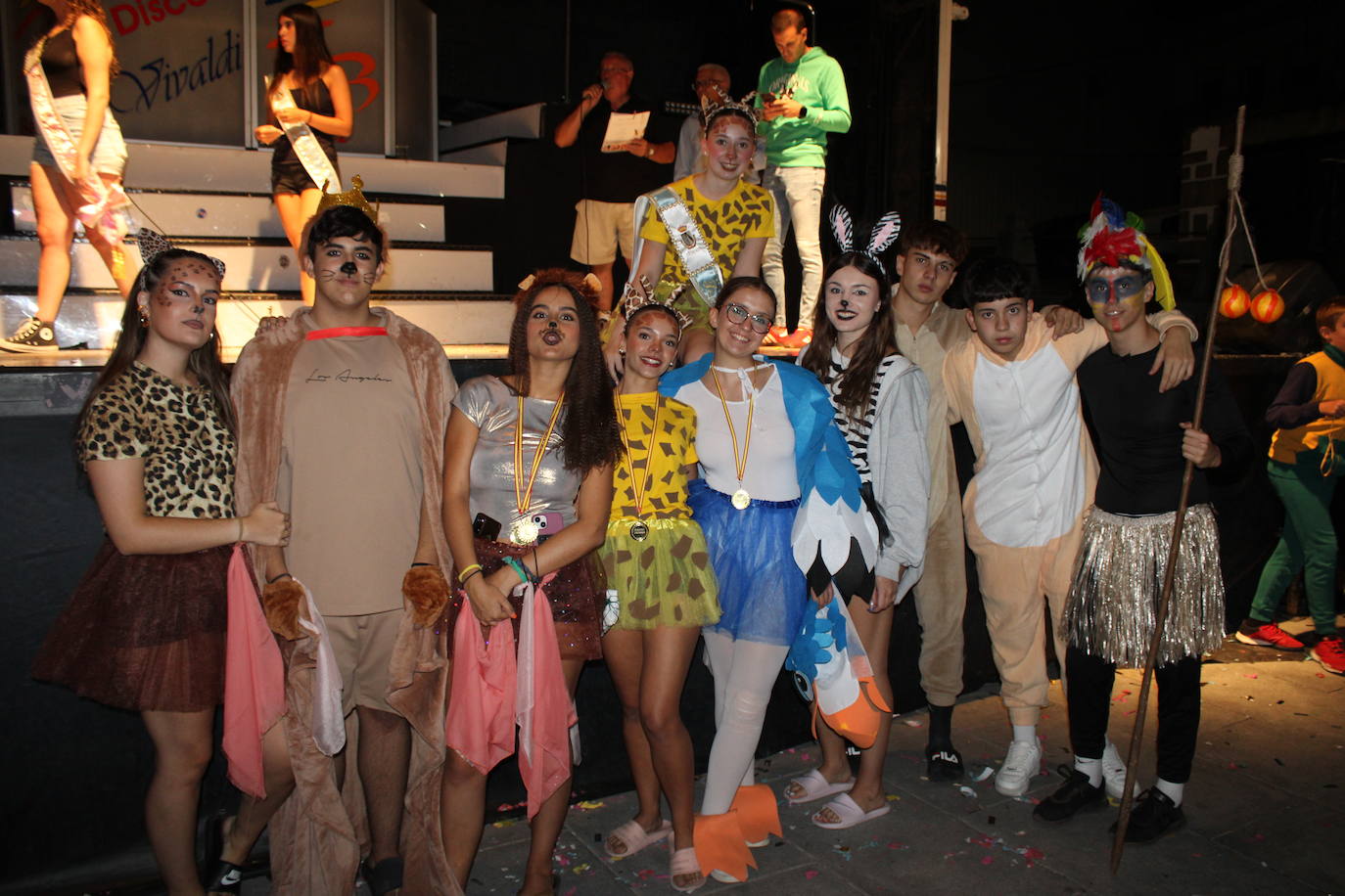 Ledrada disfruta con la coreografías de sus peñas