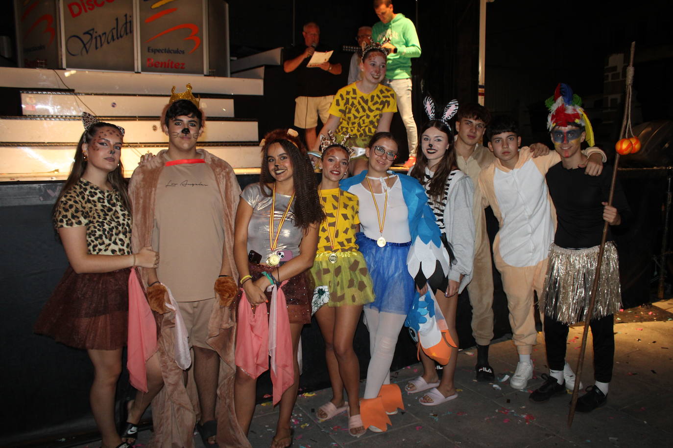 Ledrada disfruta con la coreografías de sus peñas