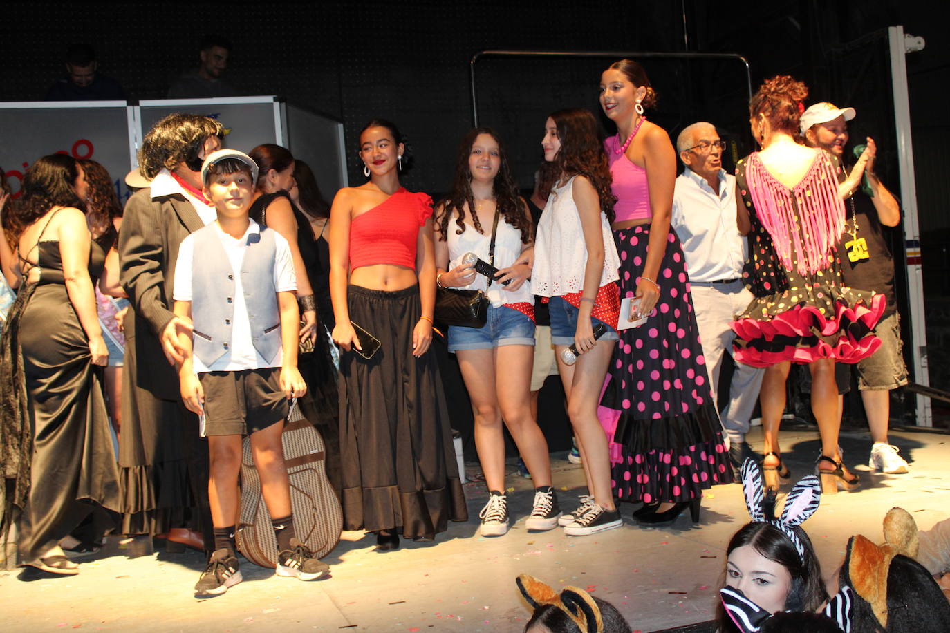 Ledrada disfruta con la coreografías de sus peñas