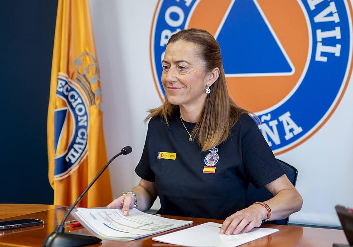 La directora general de Protección Civil, Virginia Barcones, informa sobre el desarrollo del Comité Estatal de Coordinación (CECOD) contra los incendios.