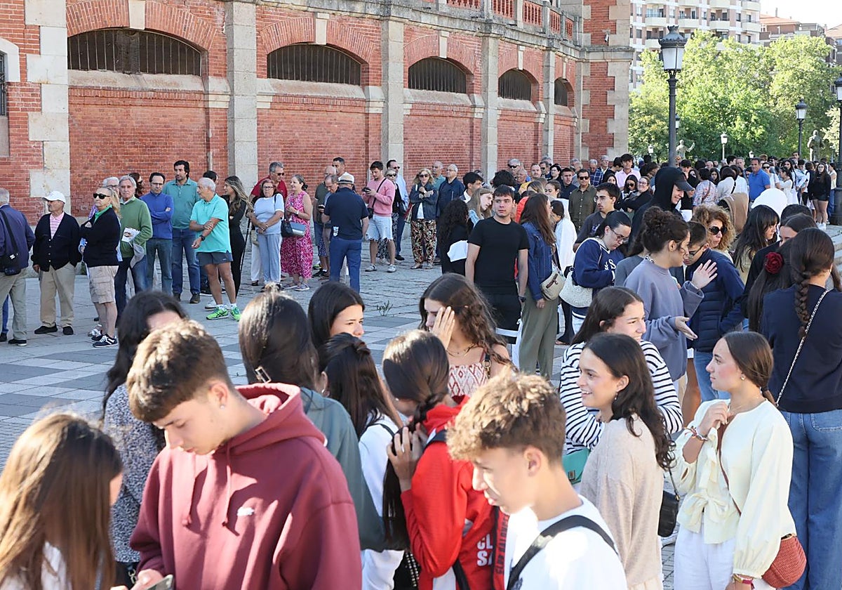Locura en La Glorieta para conseguir entradas para la Feria taurina
