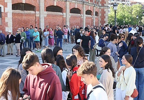 Locura en La Glorieta para conseguir entradas para la Feria taurina