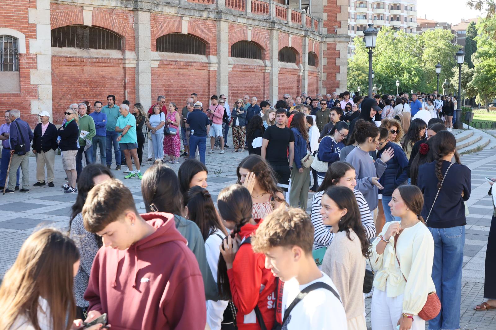 Locura en La Glorieta para conseguir entradas para la Feria taurina