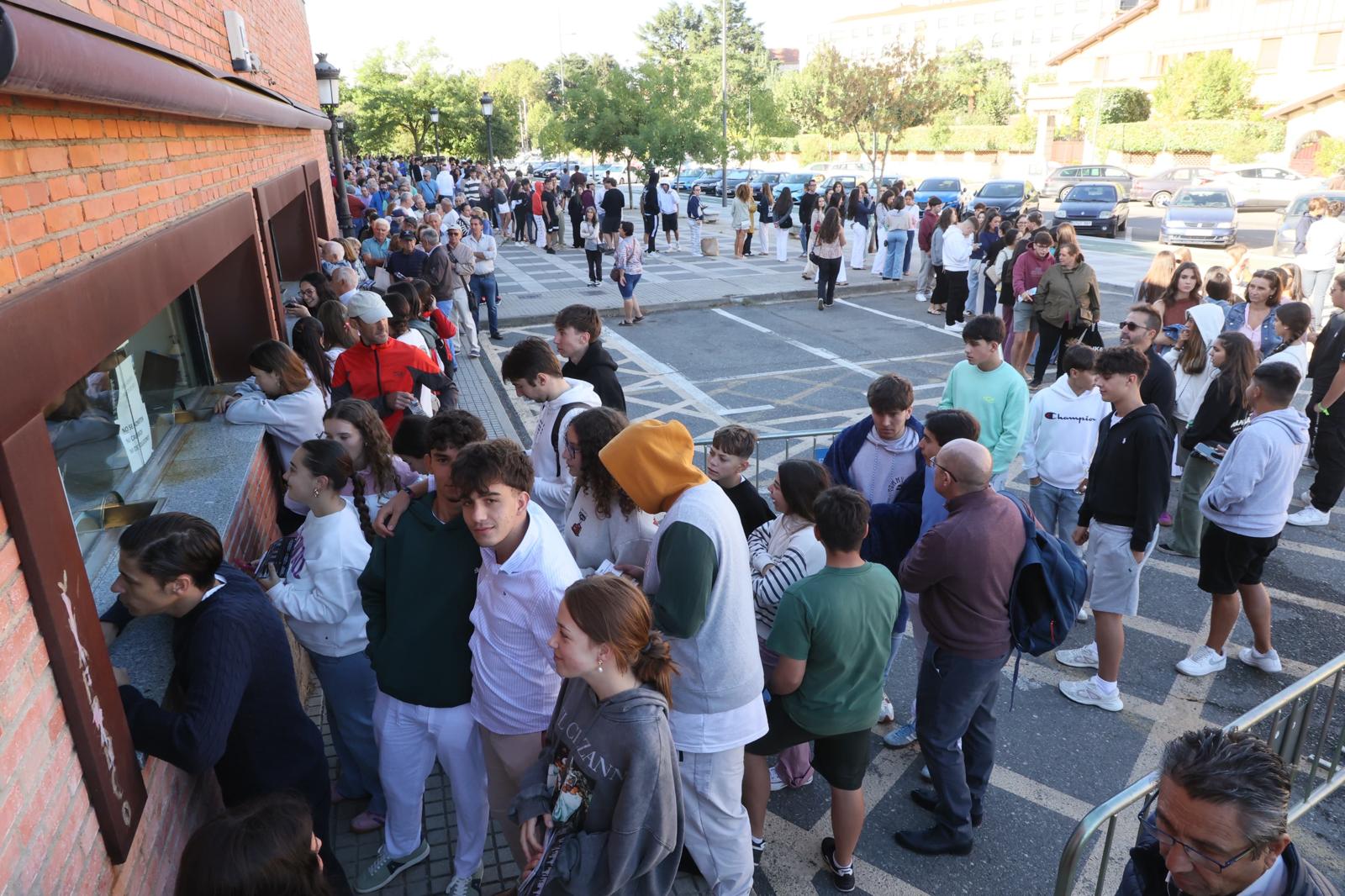 Locura en La Glorieta para conseguir entradas para la Feria taurina