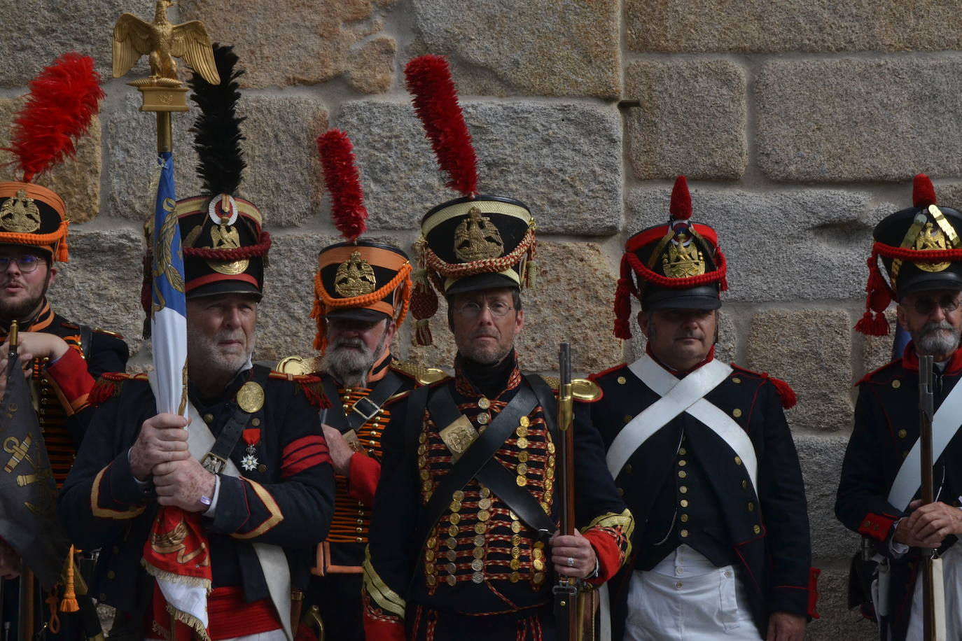 El ondear de las banderas marca el inicio de la recreación del cerco francés a Almeida