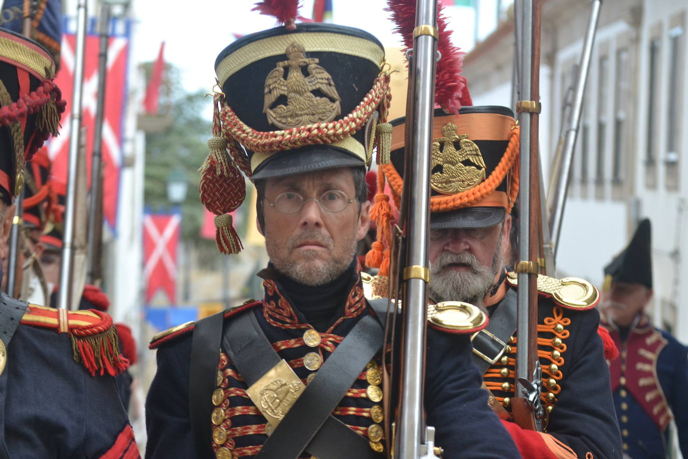 El ondear de las banderas marca el inicio de la recreación del cerco francés a Almeida
