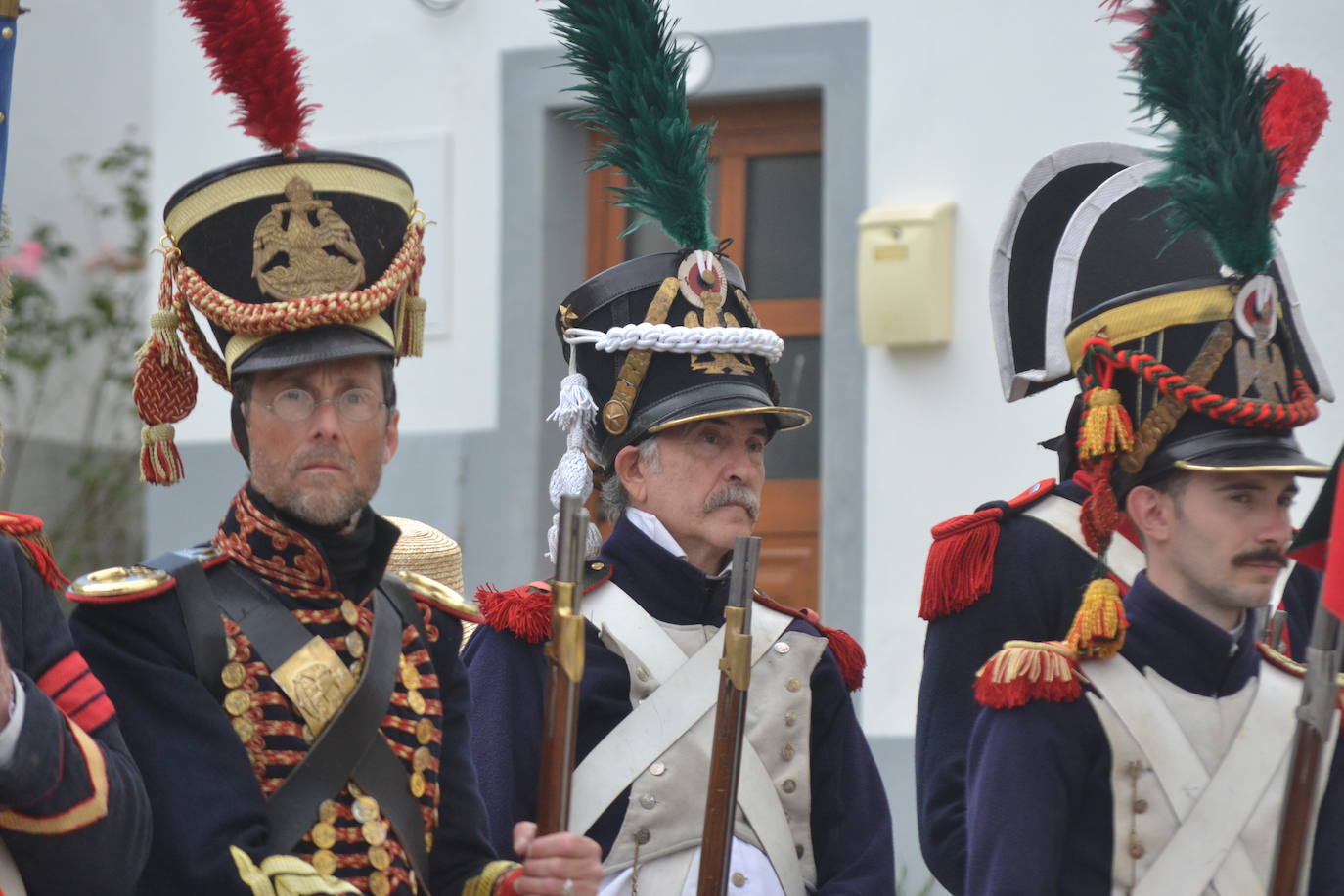 El ondear de las banderas marca el inicio de la recreación del cerco francés a Almeida