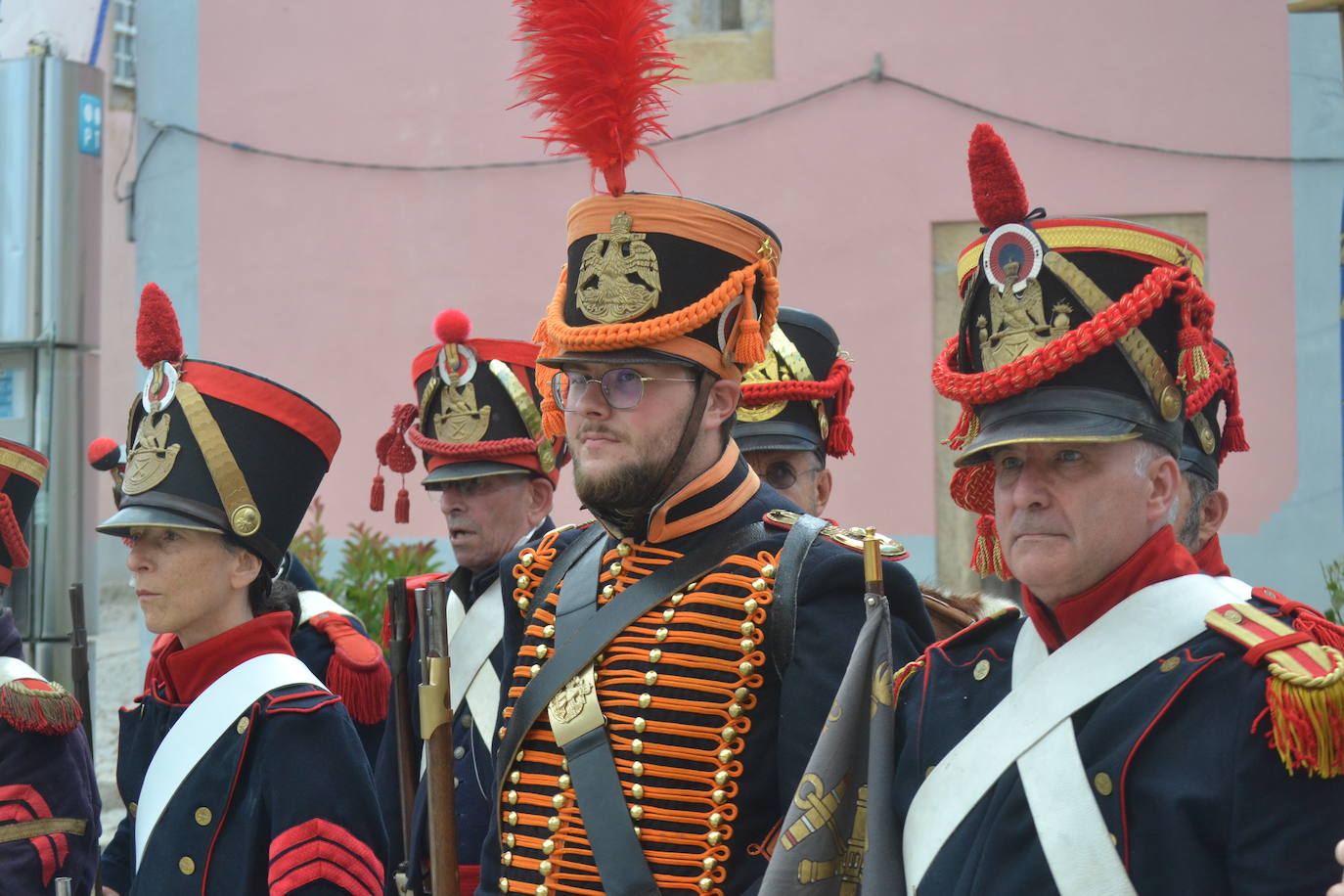 El ondear de las banderas marca el inicio de la recreación del cerco francés a Almeida