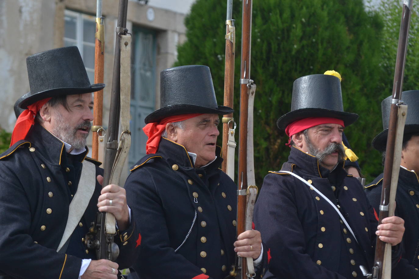 El ondear de las banderas marca el inicio de la recreación del cerco francés a Almeida