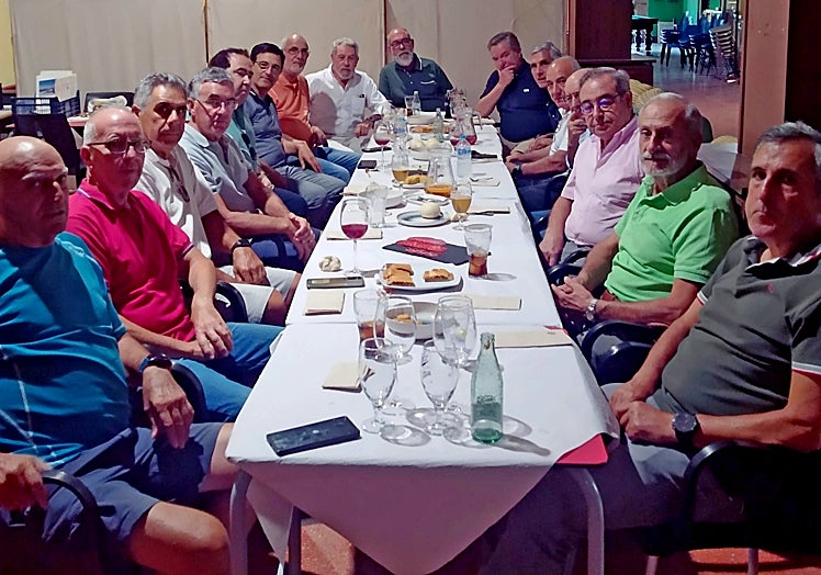 Imagen de la reunión con los socios fundadores de Gecobesa.