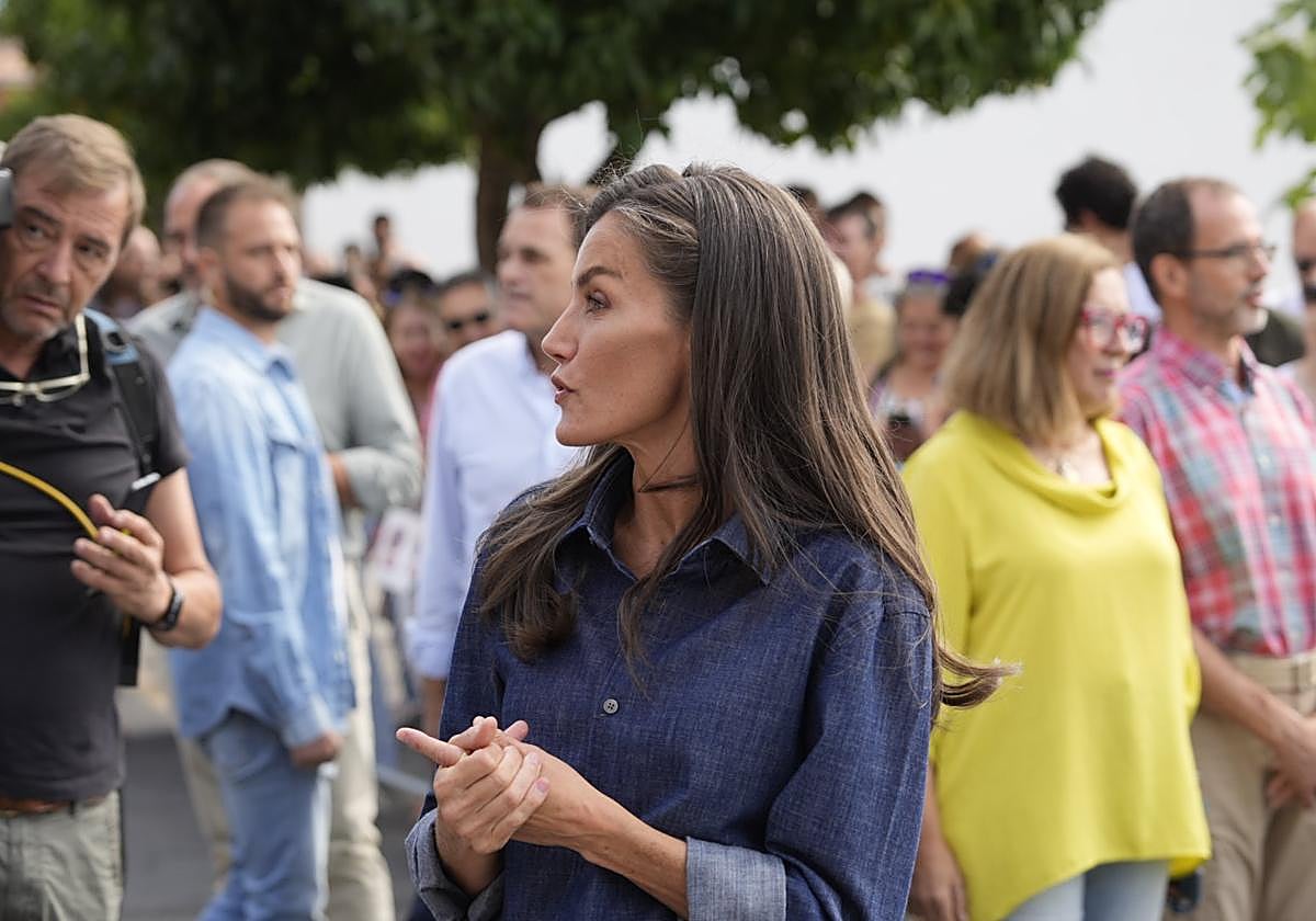La Reina Letizia en su visita al valle del Jerte.