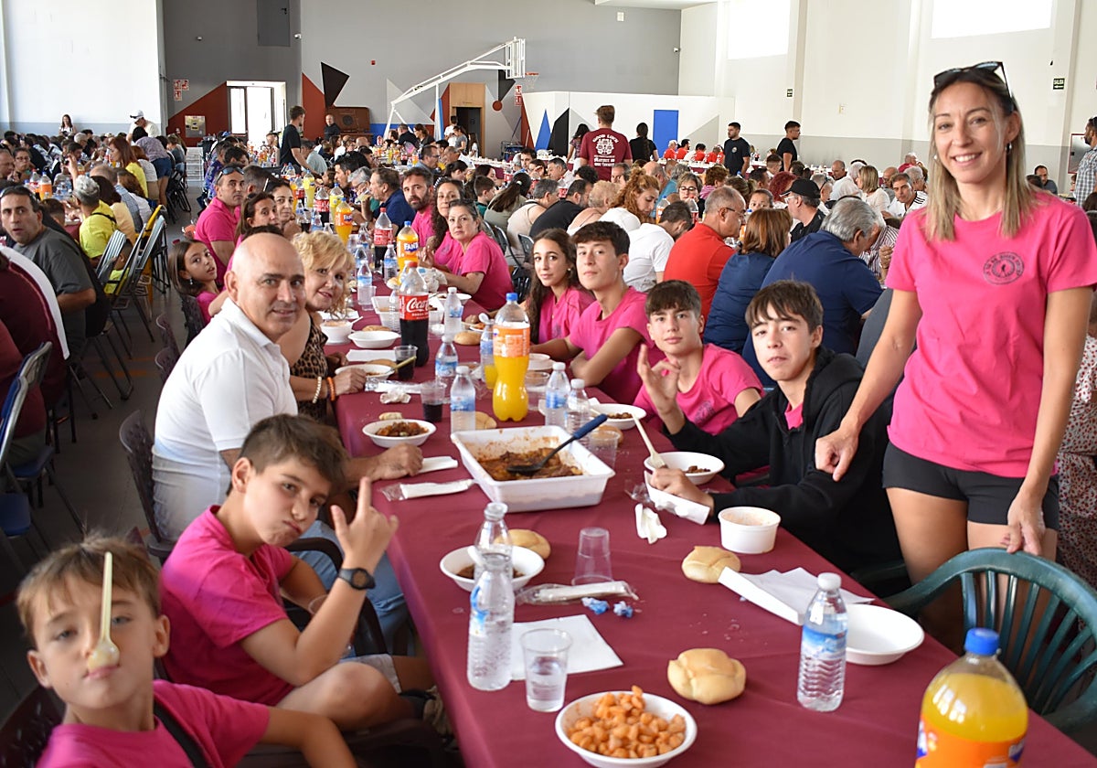 Villares de la Reina mezcla gastronomía y solidaridad a favor de los afectados del incendio de Cipérez