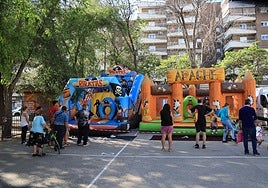 Los hinchables en el parque Picasso.