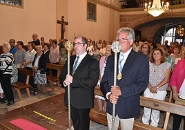 Eduardo Soria y José María Vicente presidieron ayer, como abad y viceabad, respectivamente, el inicio de la noven en el santuario de El Castañar