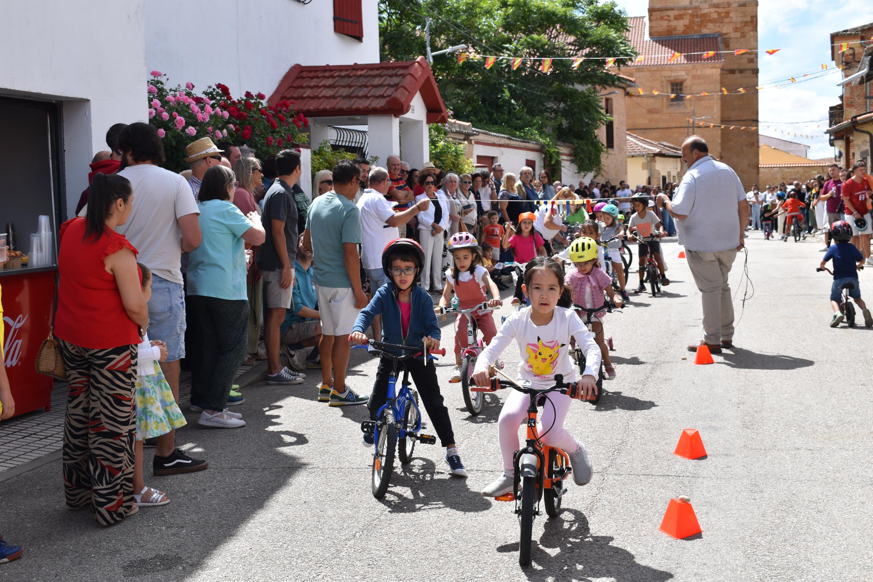 Diversión sin límites con la carrera de cintas en La Vellés