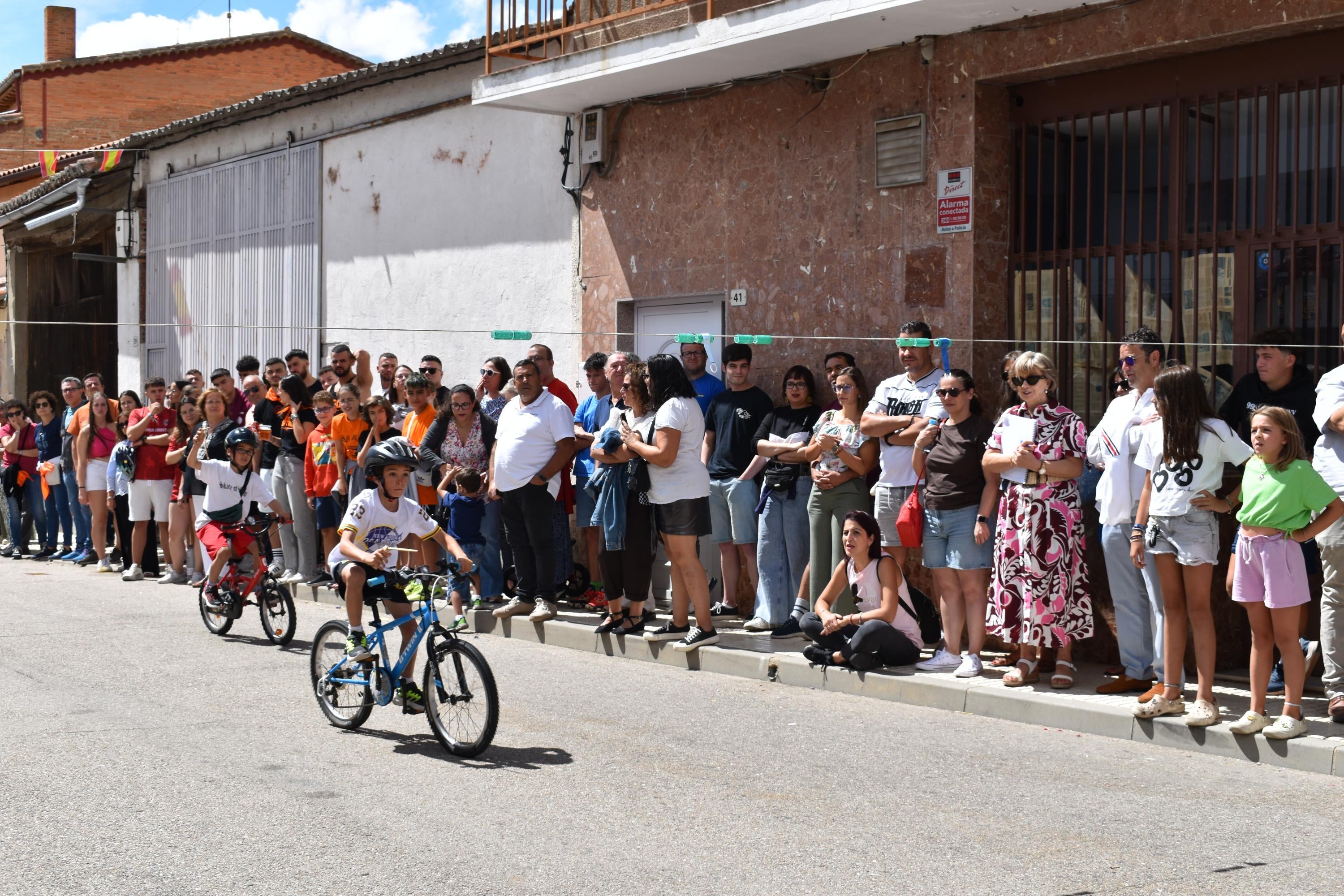 Diversión sin límites con la carrera de cintas en La Vellés