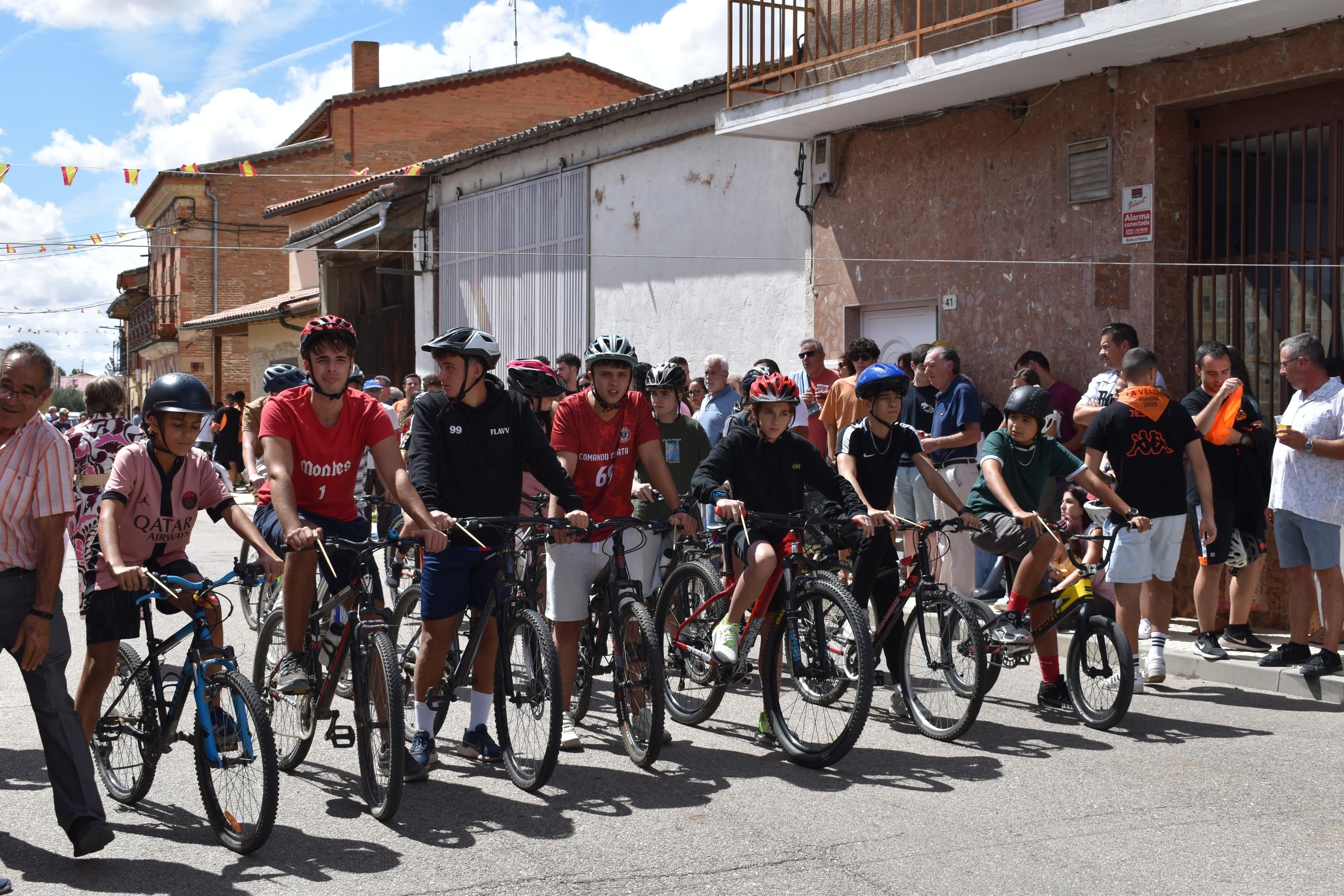 Diversión sin límites con la carrera de cintas en La Vellés
