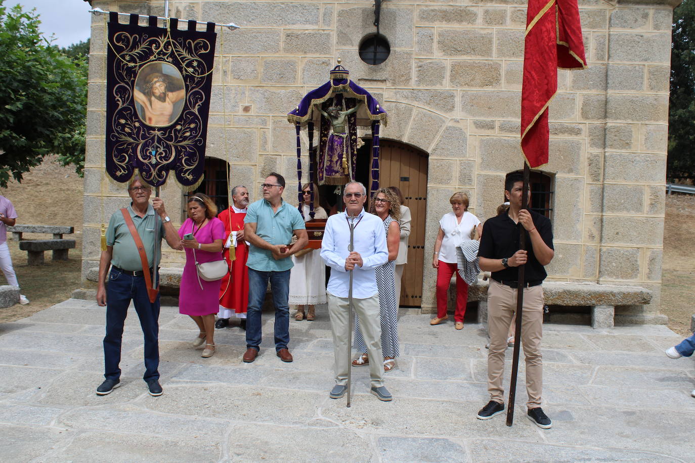 Los fieles de Sorihuela acompañan al Cristo de Valvanera