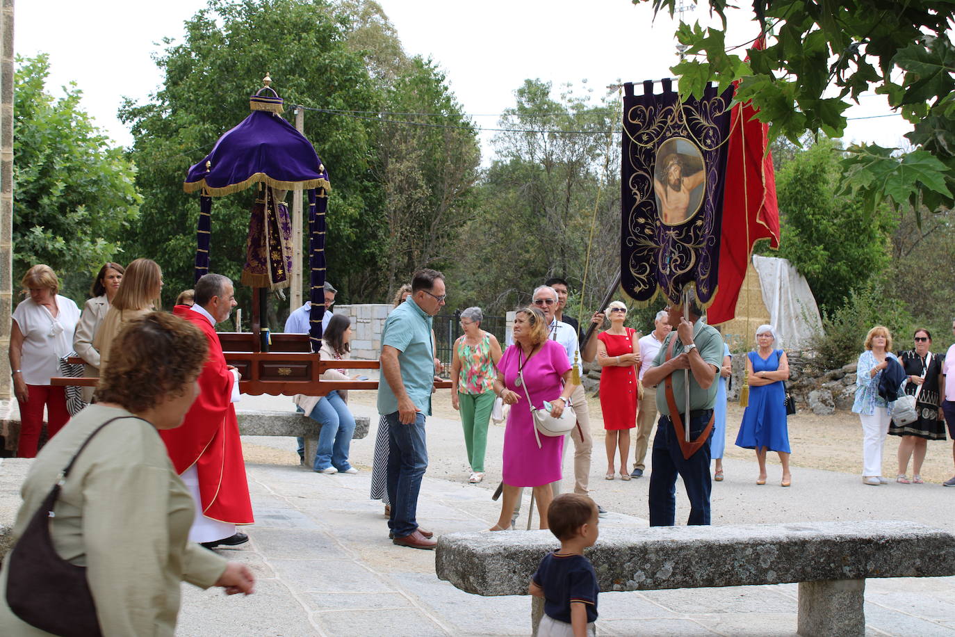 Los fieles de Sorihuela acompañan al Cristo de Valvanera