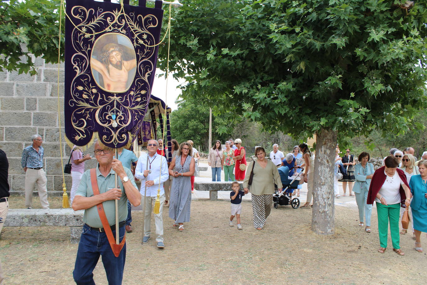 Los fieles de Sorihuela acompañan al Cristo de Valvanera
