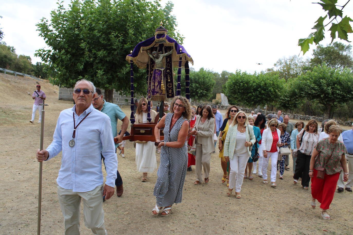 Los fieles de Sorihuela acompañan al Cristo de Valvanera