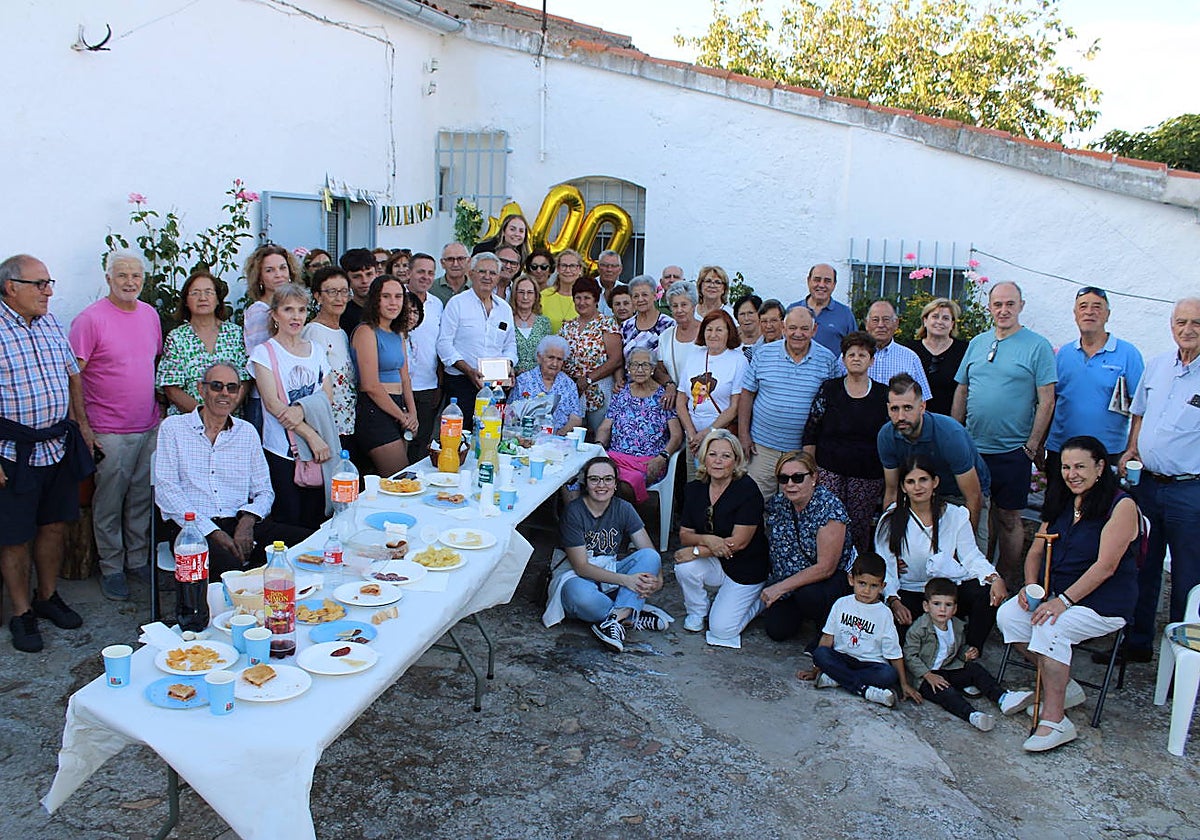 Berrocal de Salvatierra felicita a Paulina Ramos por su centenario