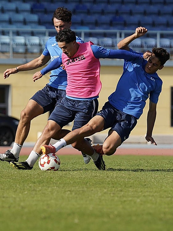 Abde Damar, durante un entrenamiento el curso pasado en el Fernando Torres de Fuenlabrada.