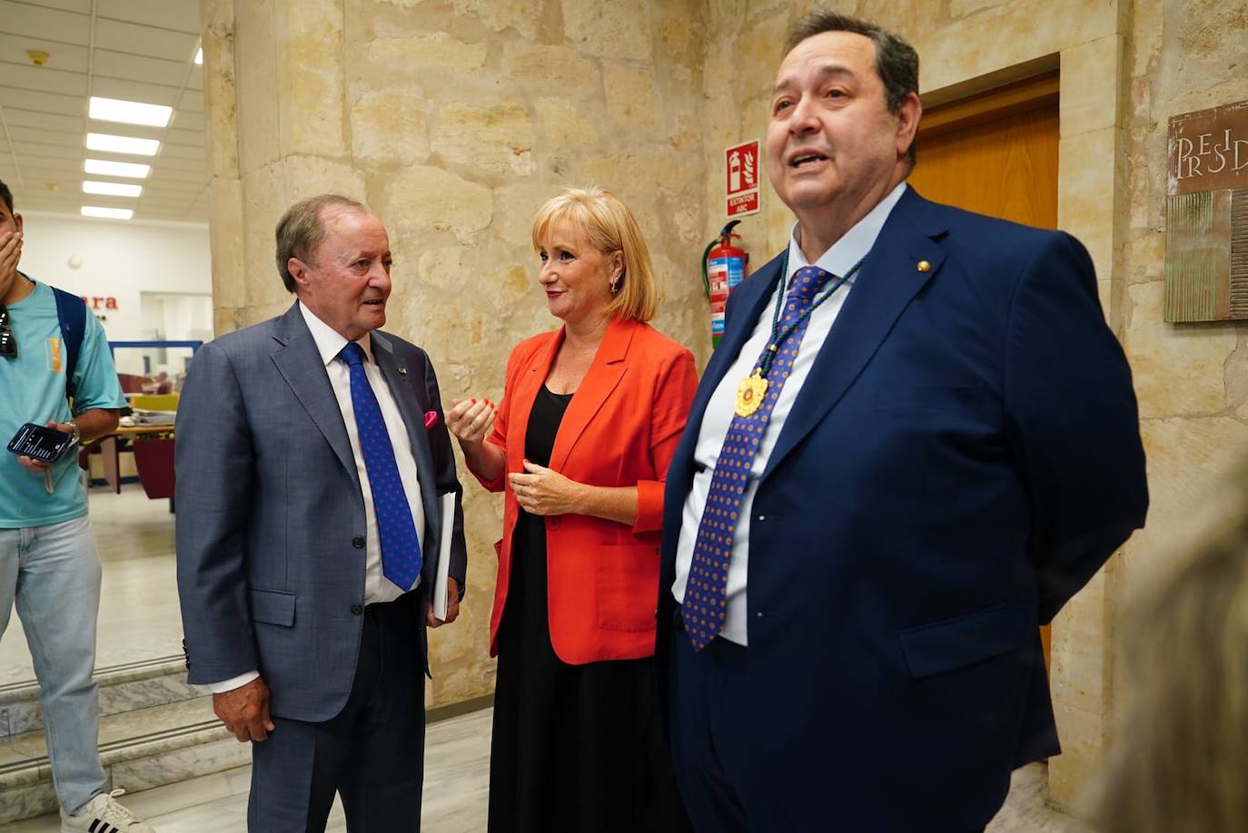 Eustaquio Andrés dedica la Medalla al Mérito de la Cámara a sus empleados