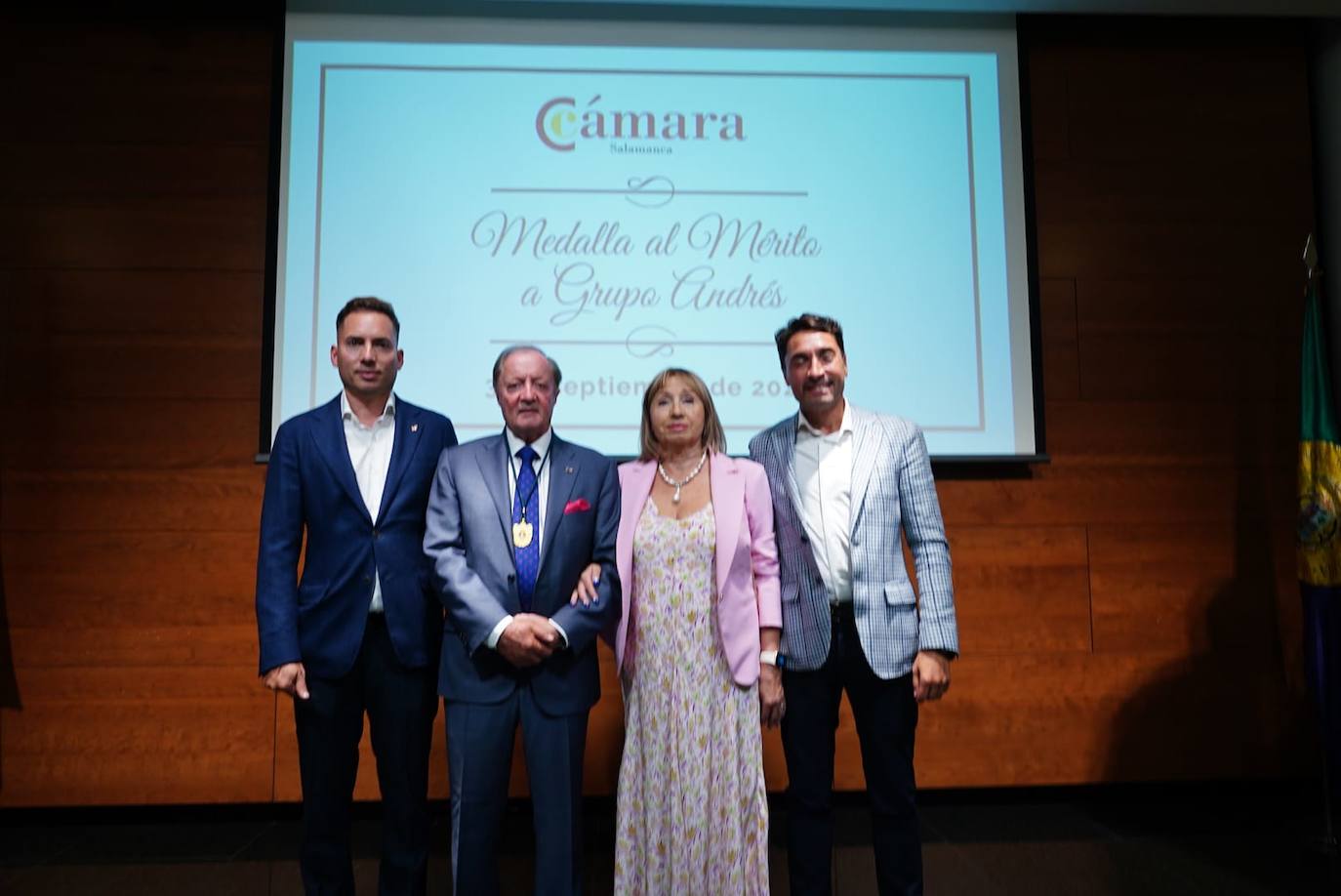 Eustaquio Andrés dedica la Medalla al Mérito de la Cámara a sus empleados
