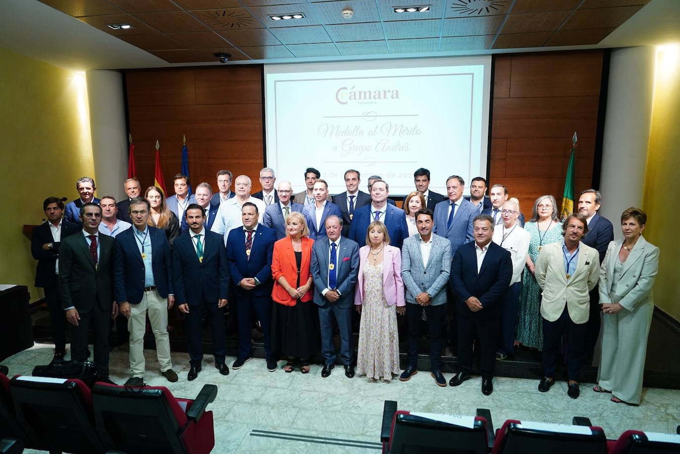 Eustaquio Andrés dedica la Medalla al Mérito de la Cámara a sus empleados